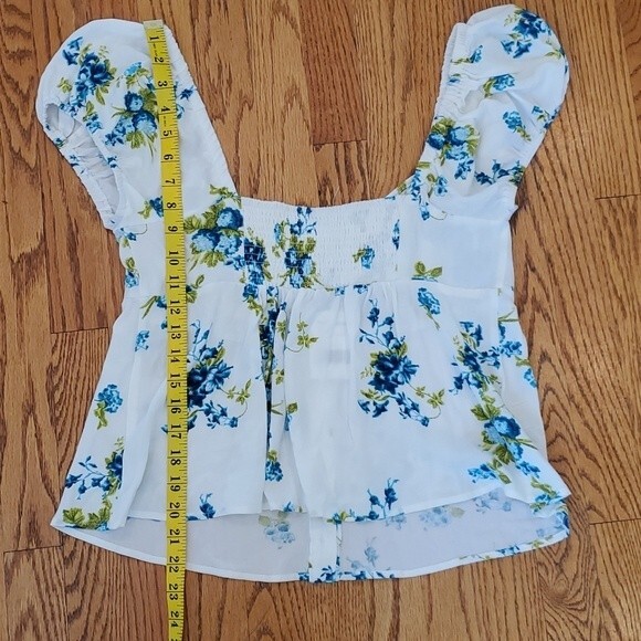 NWT FREE PEOPLE WHITE BLUE FLORAL CROPPED OFF SHOULDER PEASANT TOP SIZE SMALL - Picture 10 of 10